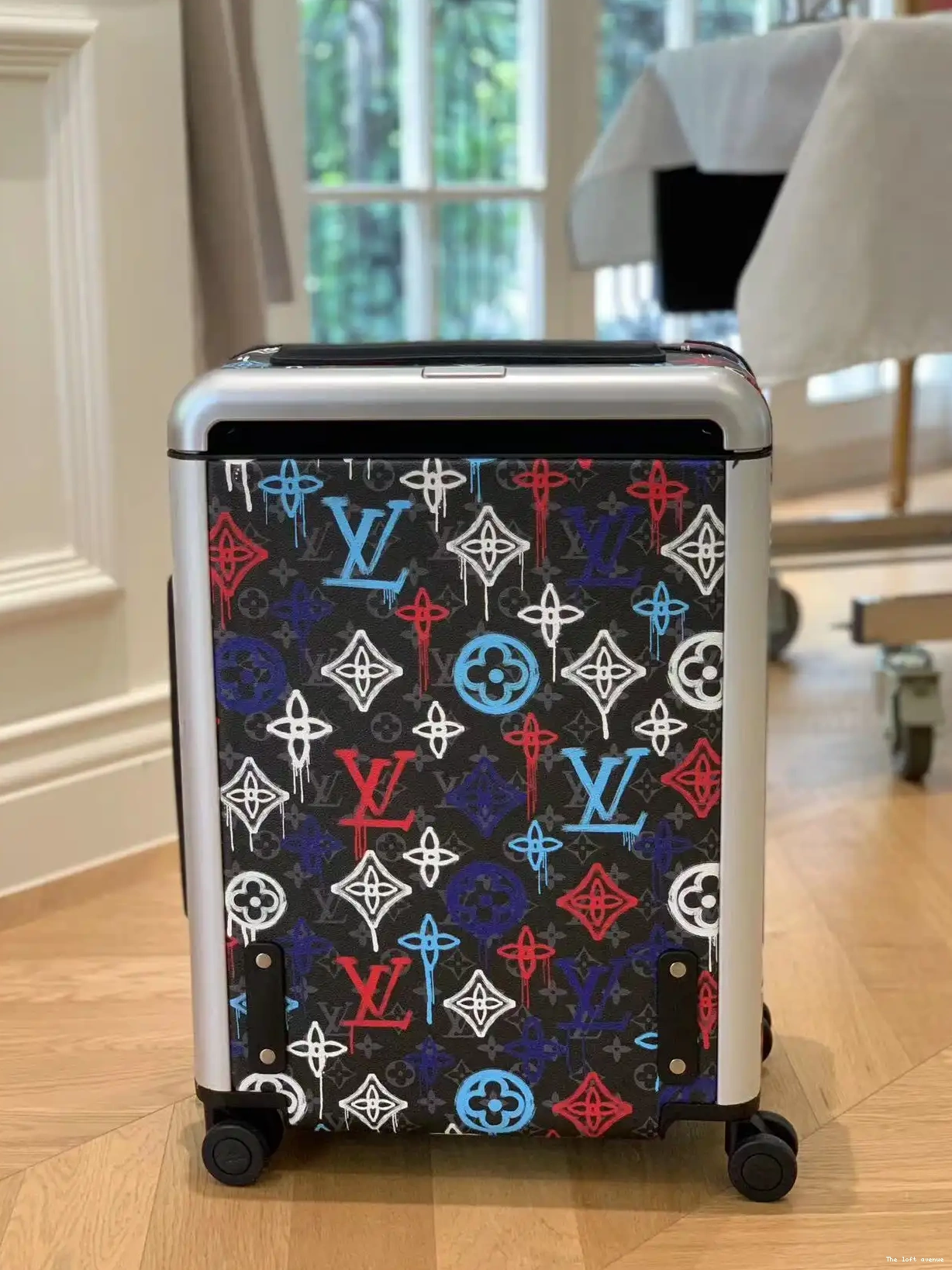 37L GRAFFITI CUSTOM SUITCASE HORIZON CABIN 55 0518